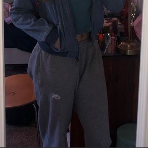 GREY NIKE SWEATPANTS
